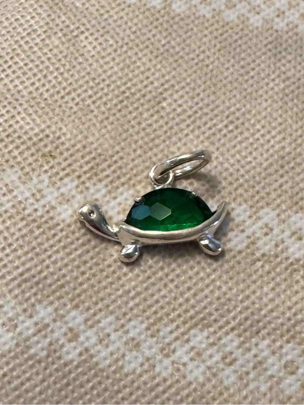 925 Silver Turtle Pendant with Emerald Green Stone